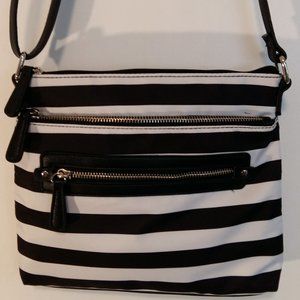NWOT Stylish black & white shoulder bag!